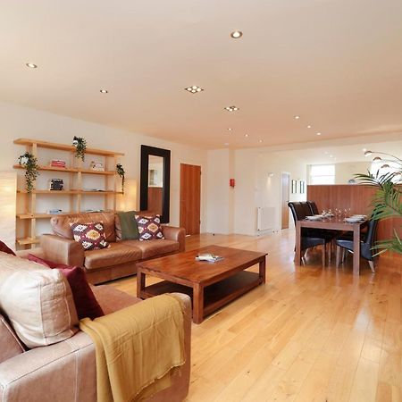 Joivy Spacious 2 Bed,2 Bath Flat, Free Parking And Rooftop Terrace EDI Exterior foto