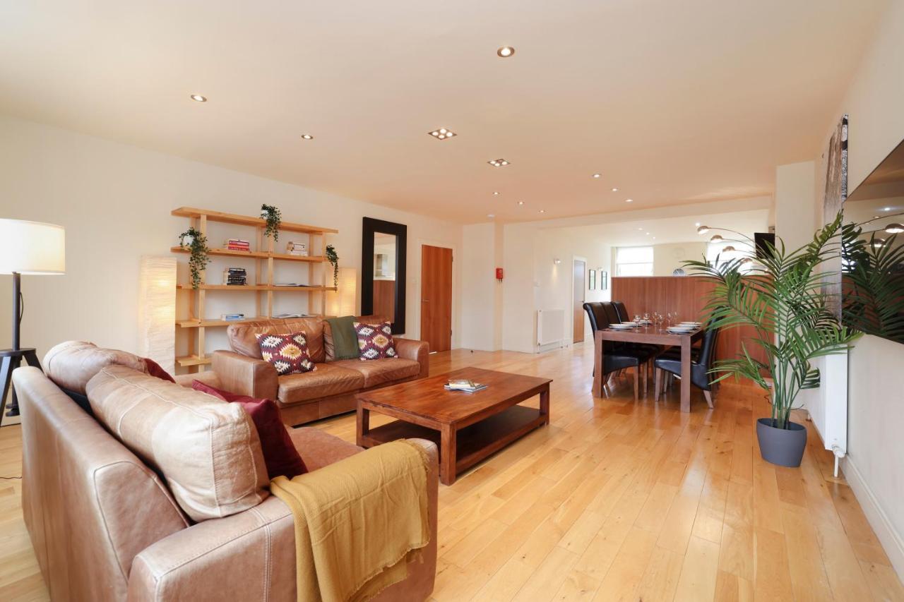 Joivy Spacious 2 Bed,2 Bath Flat, Free Parking And Rooftop Terrace EDI Exterior foto