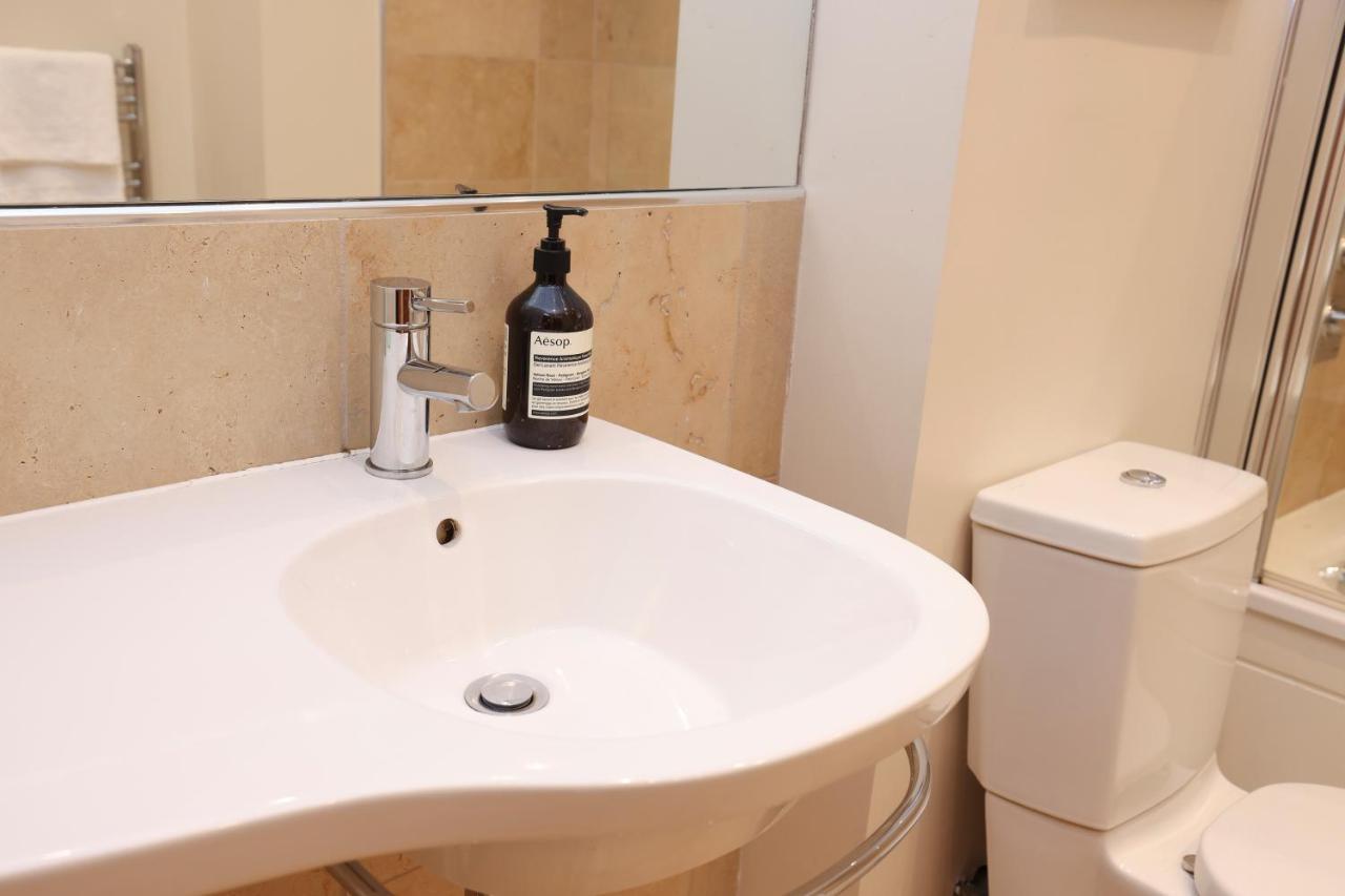 Joivy Spacious 2 Bed,2 Bath Flat, Free Parking And Rooftop Terrace EDI Exterior foto