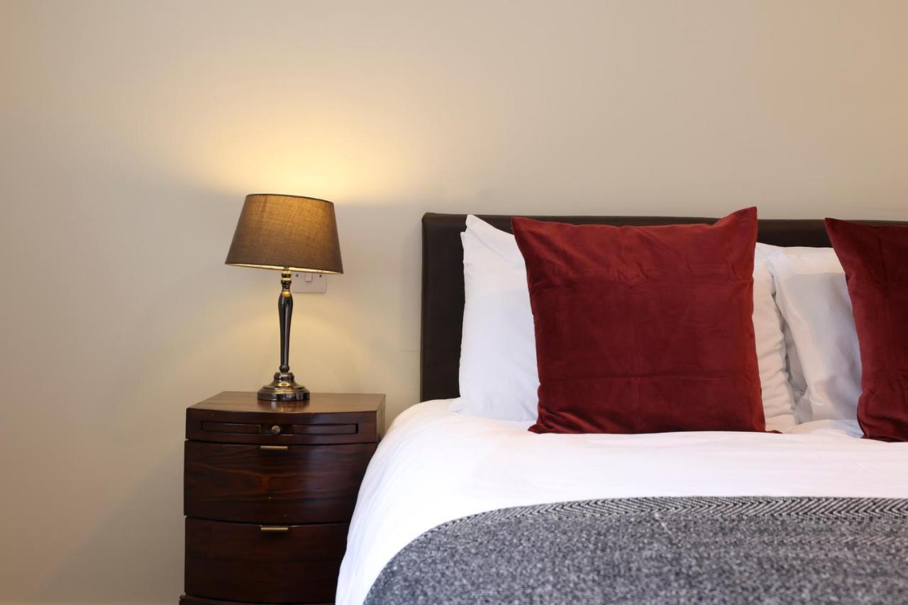 Joivy Spacious 2 Bed,2 Bath Flat, Free Parking And Rooftop Terrace EDI Exterior foto